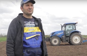 Димчо Ангелов е  земеделски производител от Кнежа, който има животновъдство и растениевъдство. Той е с ИНТЕРАГРИ от началото, вече 10 г. Успяваме Заедно!
